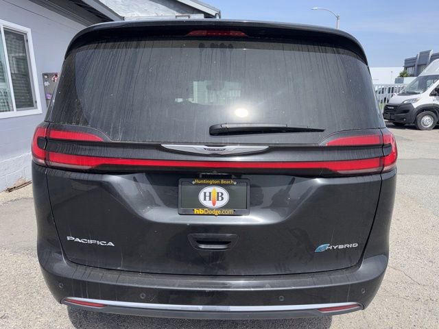 Used 2024 Chrysler Pacifica Select image 6