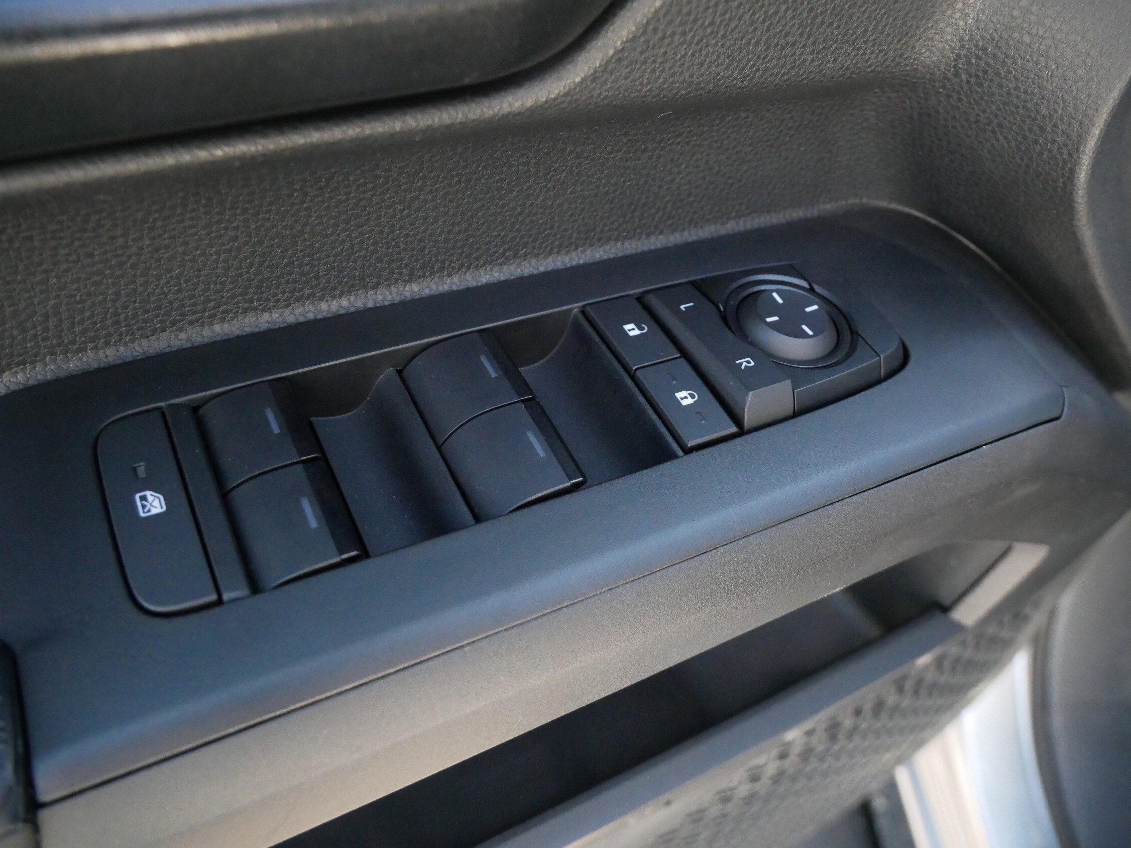 Certified 2024 Toyota Tacoma SR5 AWD/4WD image 19