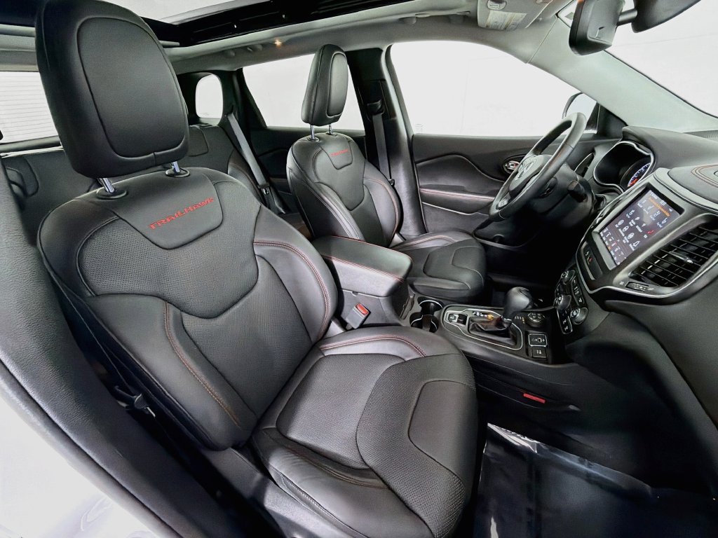 Used 2019 Jeep Cherokee Trailhawk AWD/4WD image 28
