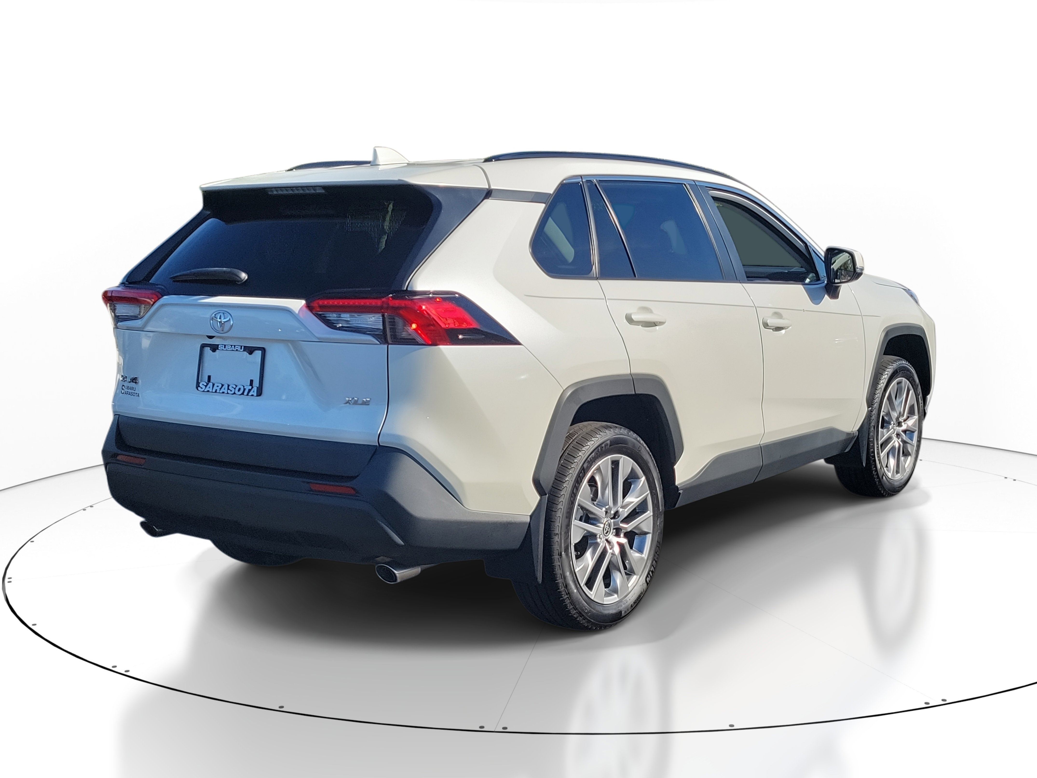 Used 2022 Toyota RAV4 XLE Premium image 6