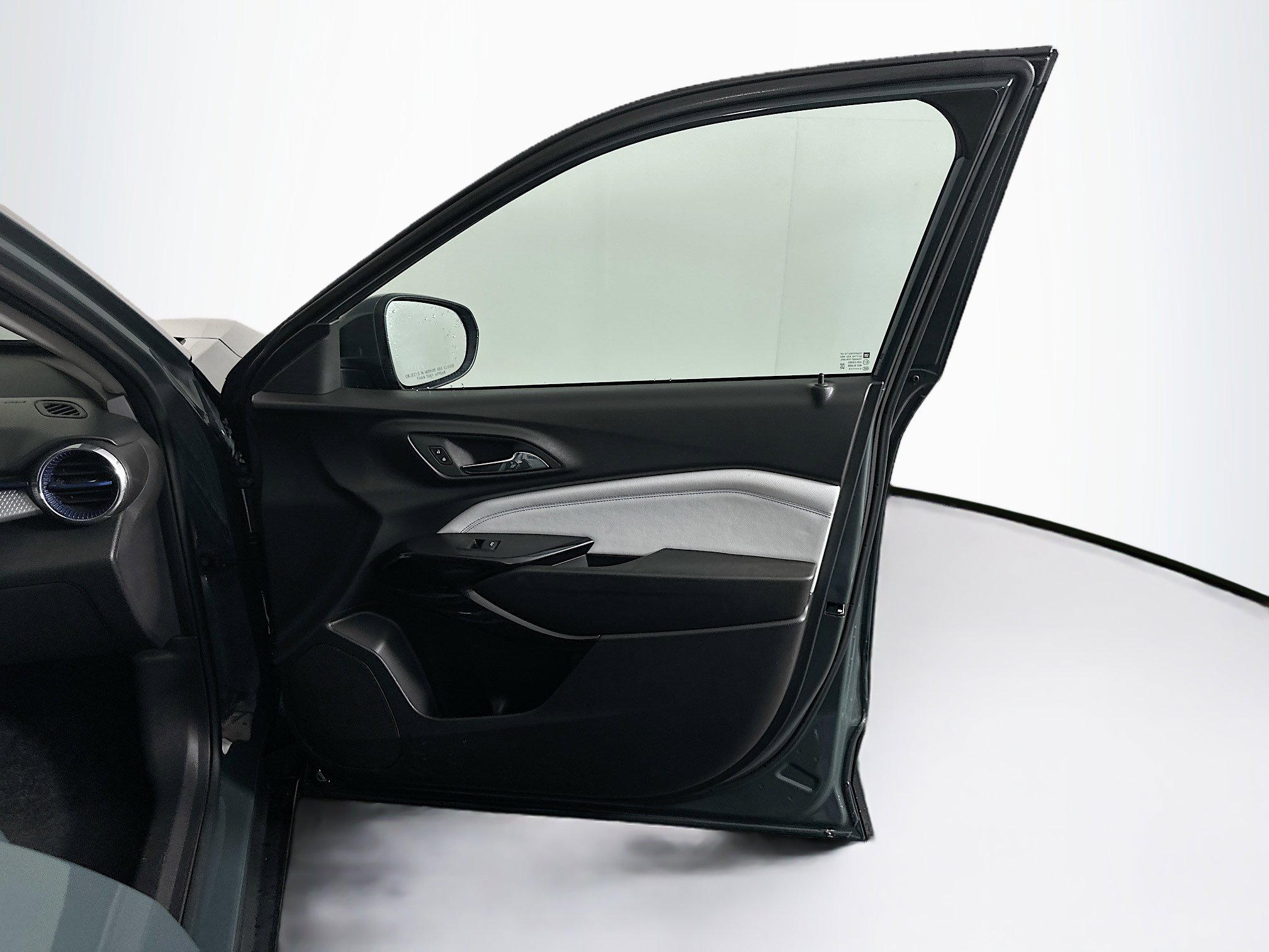 Used 2025 Chevrolet Trax LT image 29