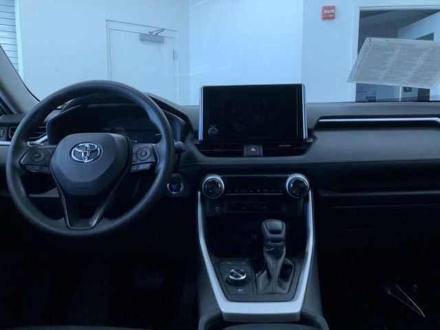 Used 2025 Toyota RAV4 XLE AWD/4WD image 17