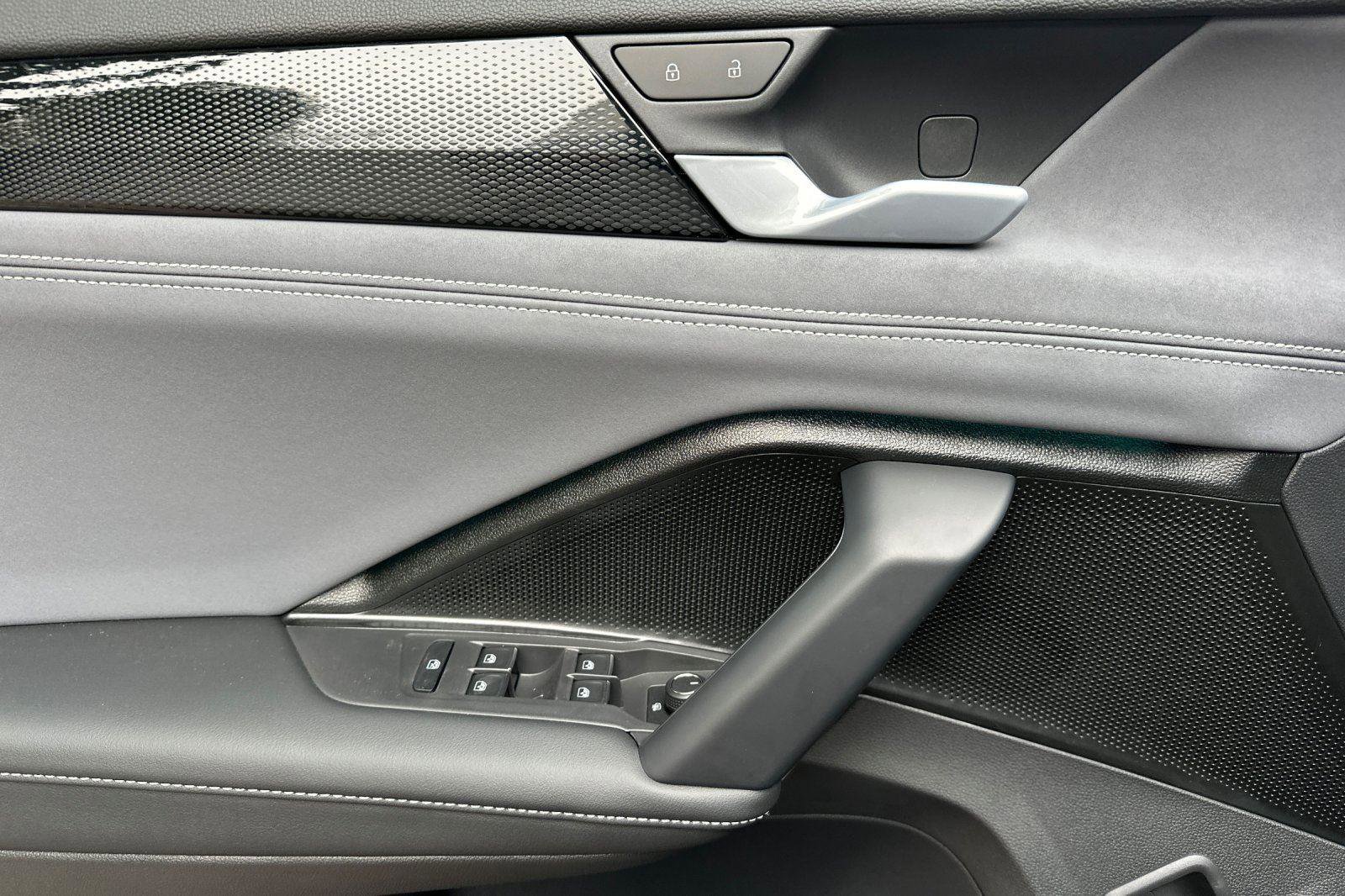 New 2026 Volkswagen Tiguan SE image 10