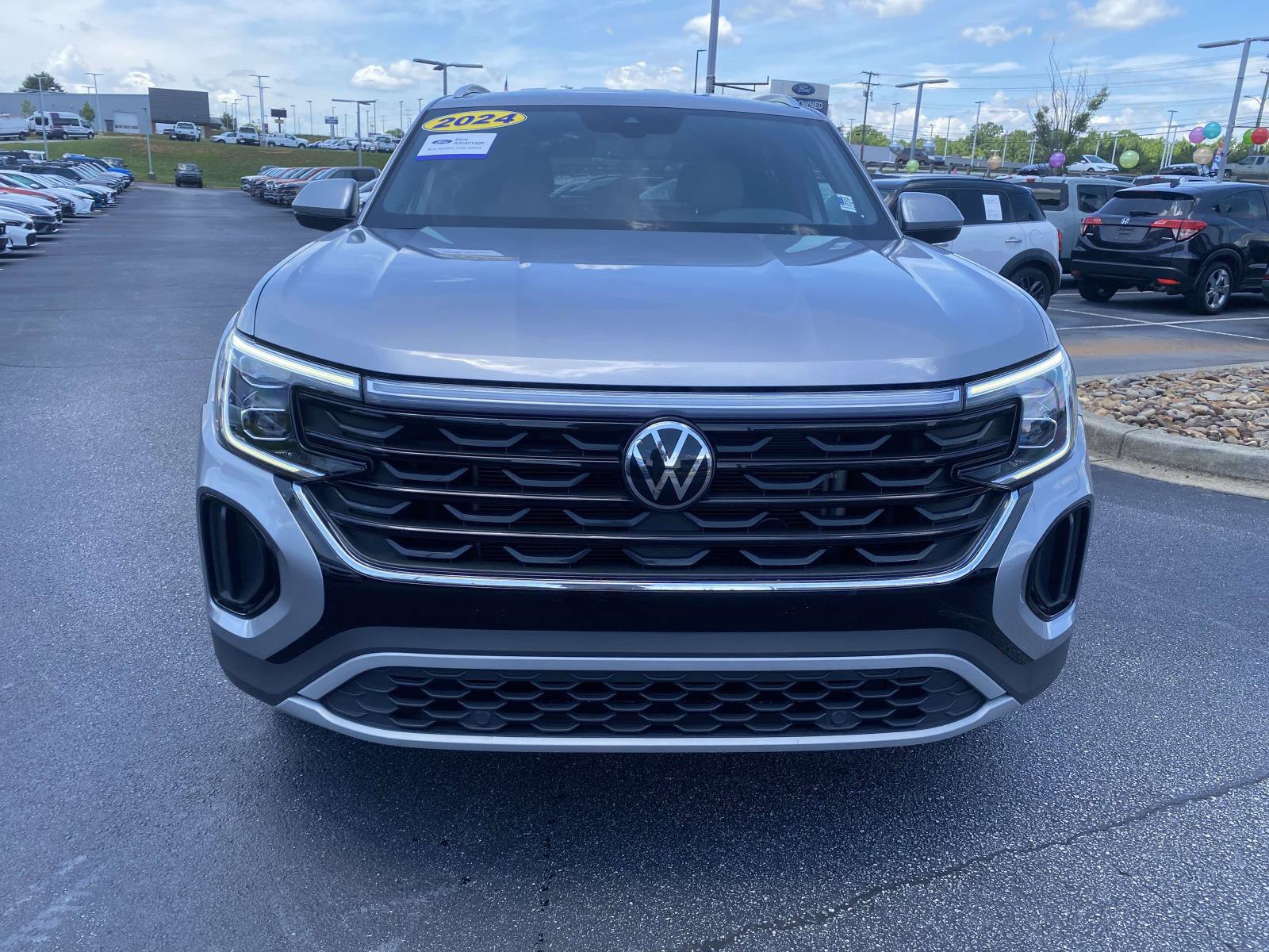 Used 2024 Volkswagen Atlas Cross Sport SE FWD image 2