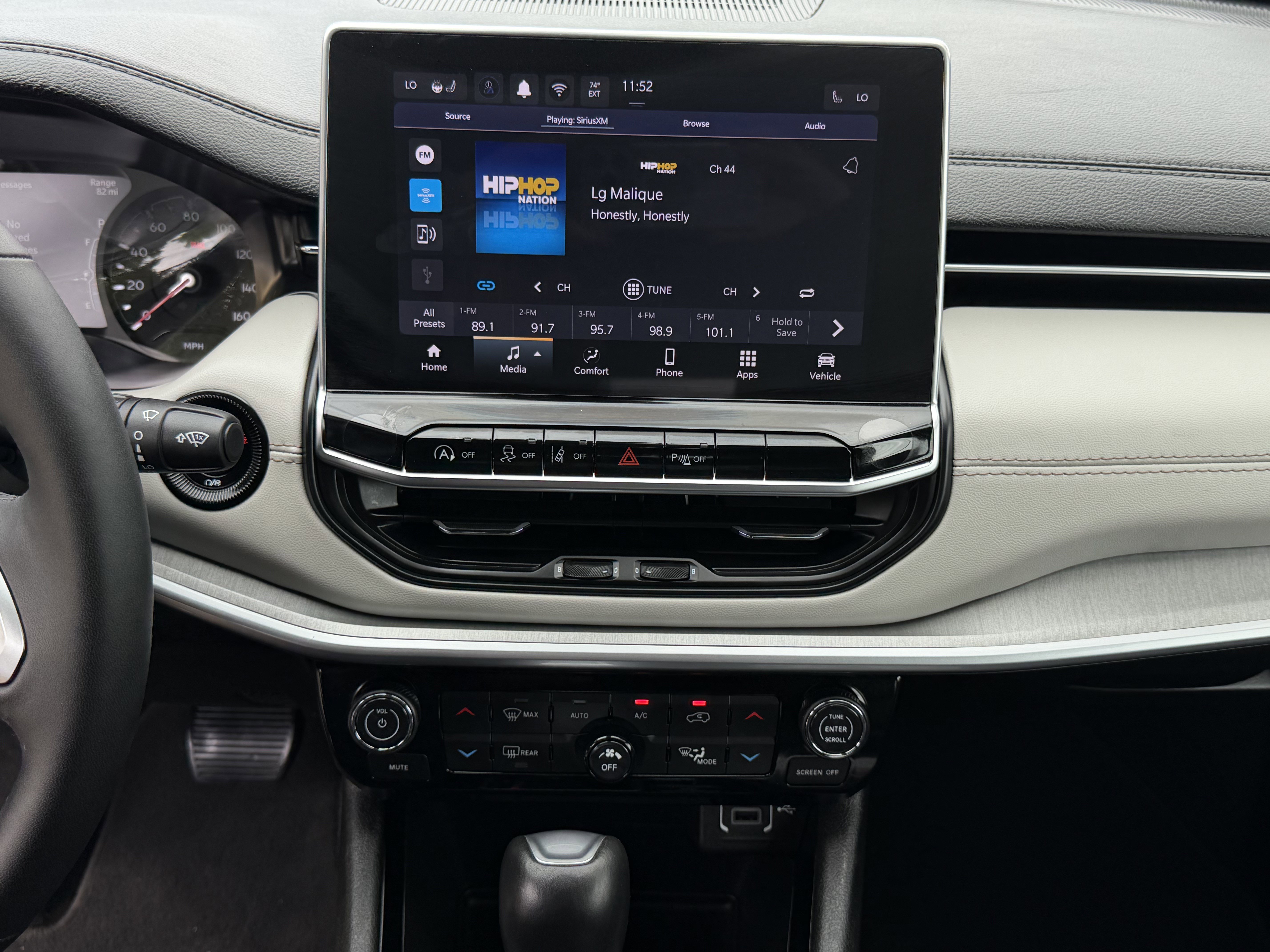 Used 2026 Jeep Compass Limited AWD/4WD image 21