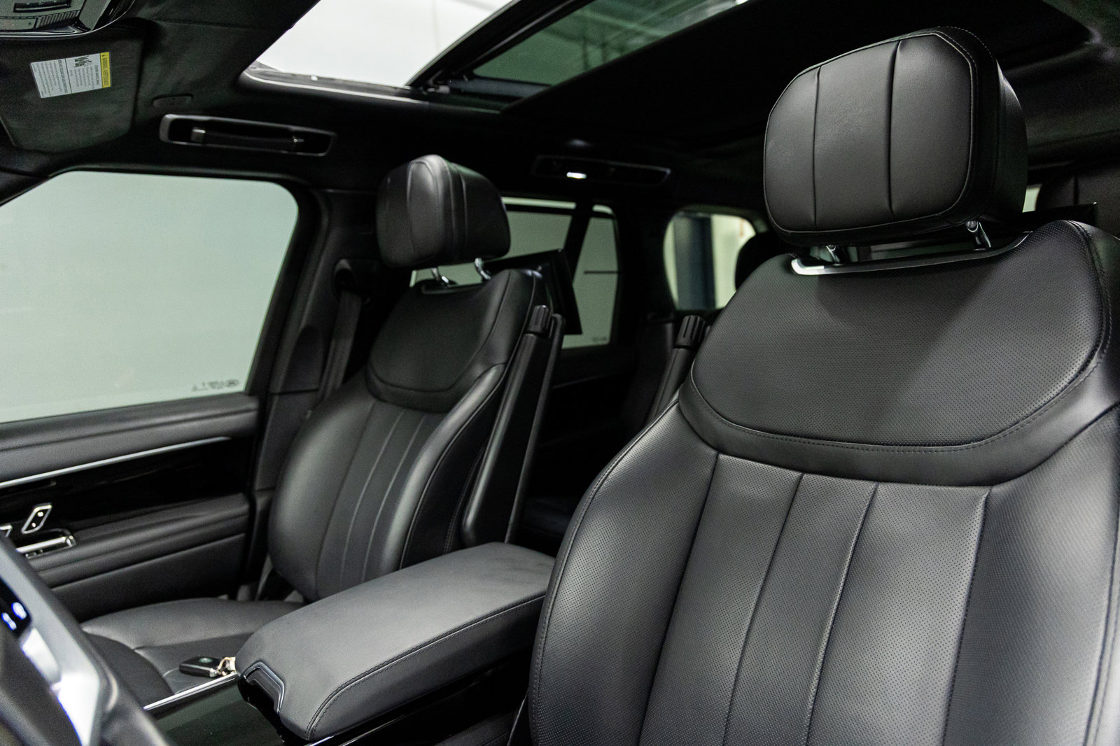 Used 2023 Land Rover Range Rover Autobiography image 22