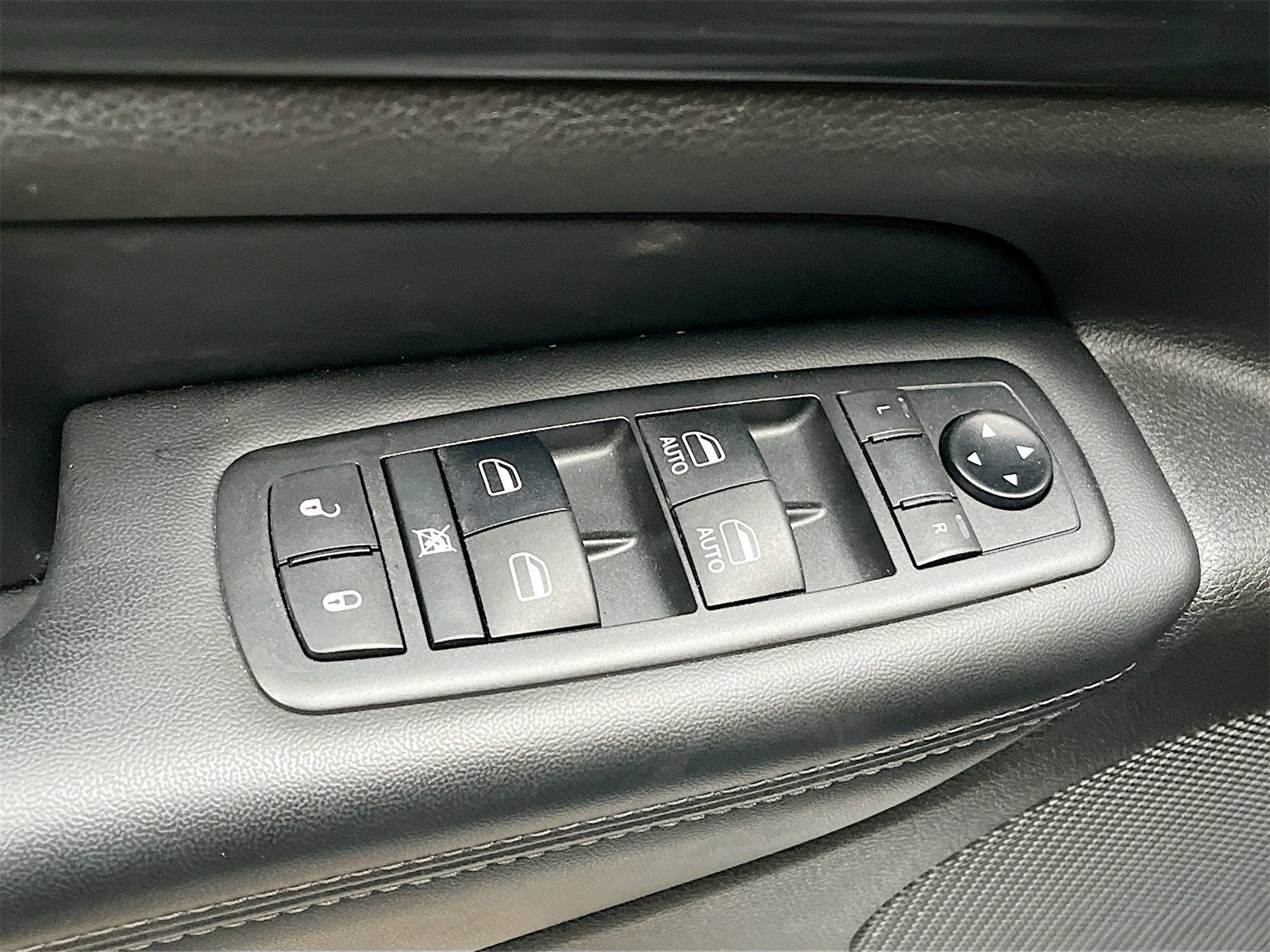 Used 2019 Jeep Grand Cherokee Laredo image 17