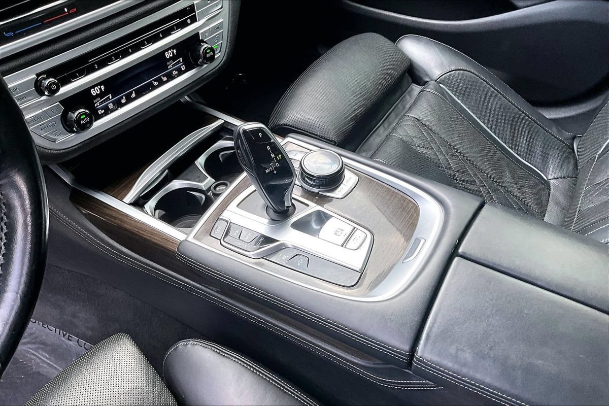 Used 2018 BMW 750i xDrive AWD/4WD image 32