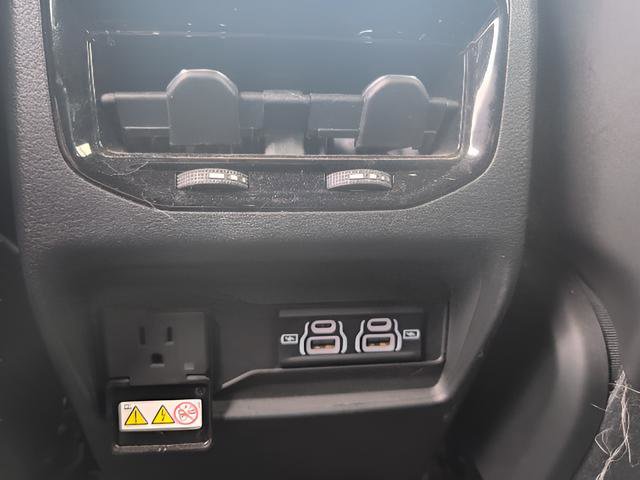 Used 2024 Jeep Grand Cherokee Altitude AWD/4WD image 18