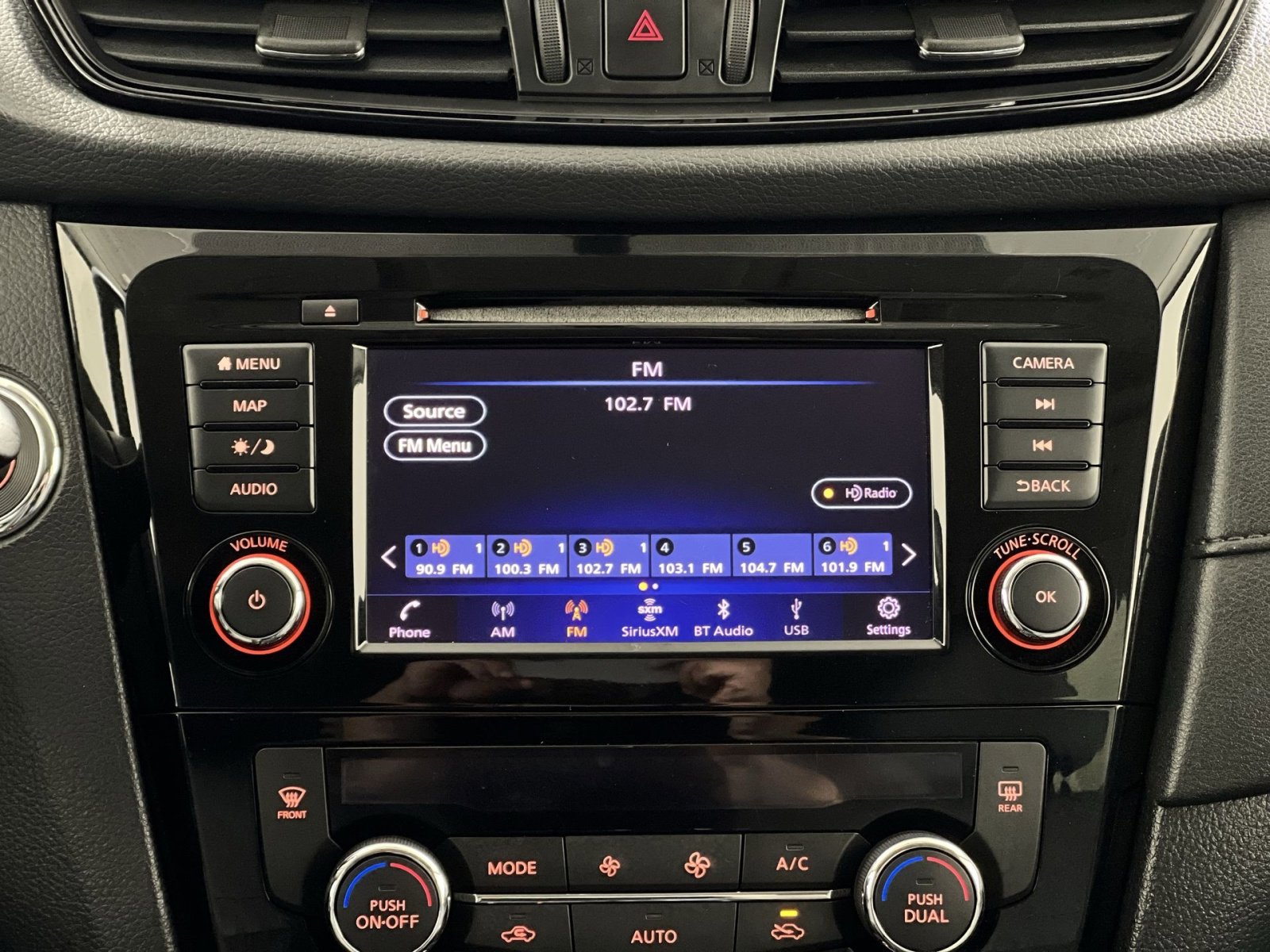 Used 2018 Nissan Rogue SV w/ Premium Package image 18