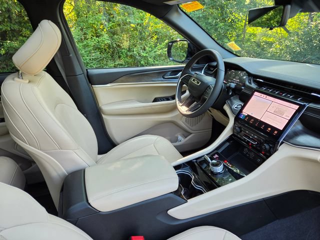 Used 2023 Jeep Grand Cherokee Limited w/ Luxury Tech Group II AWD/4WD image 27