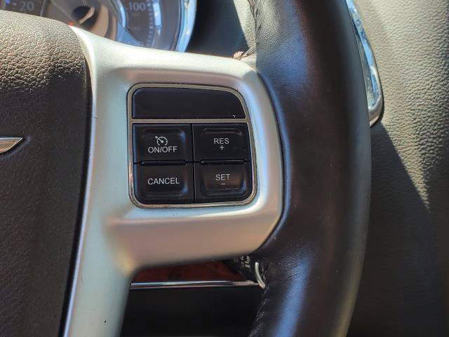 Used 2014 Chrysler Town & Country Touring FWD image 12