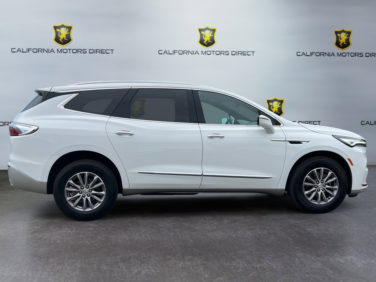 Used 2023 Buick Enclave Essence image 6