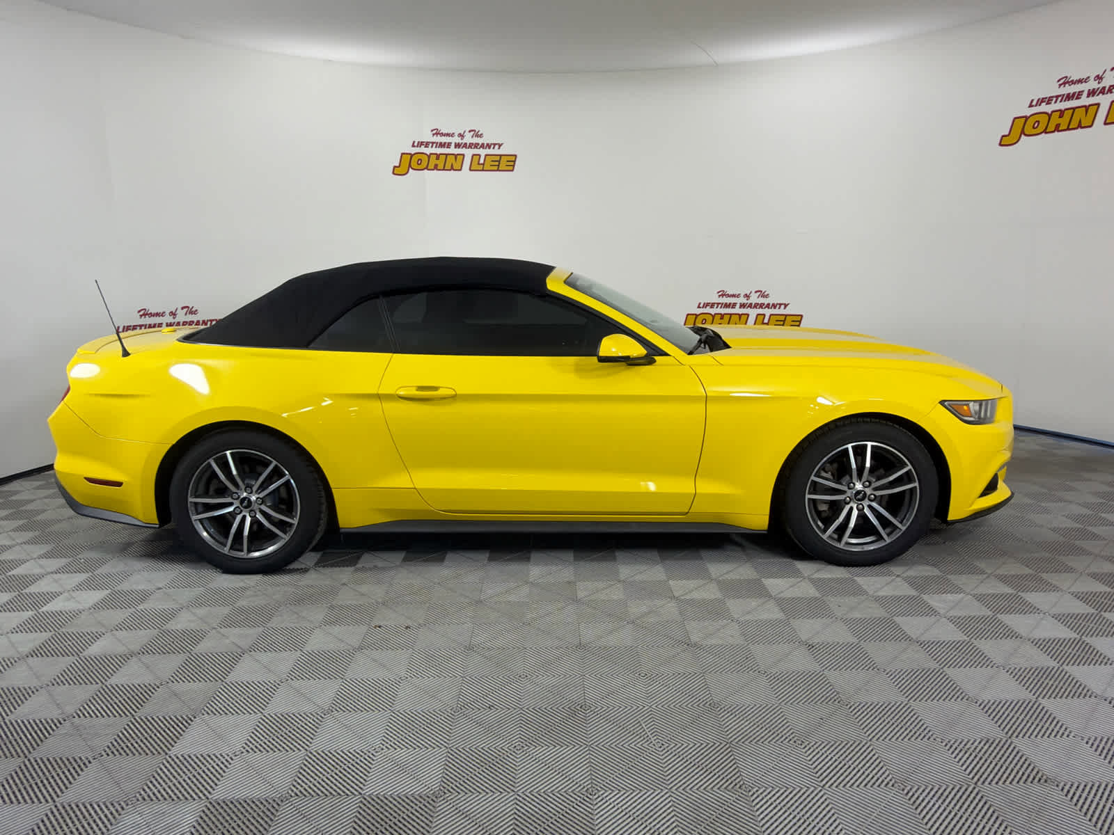 Used 2016 Ford Mustang Premium RWD image 7
