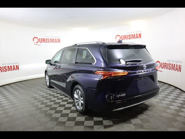 Used 2025 Toyota Sienna Limited AWD/4WD image 17