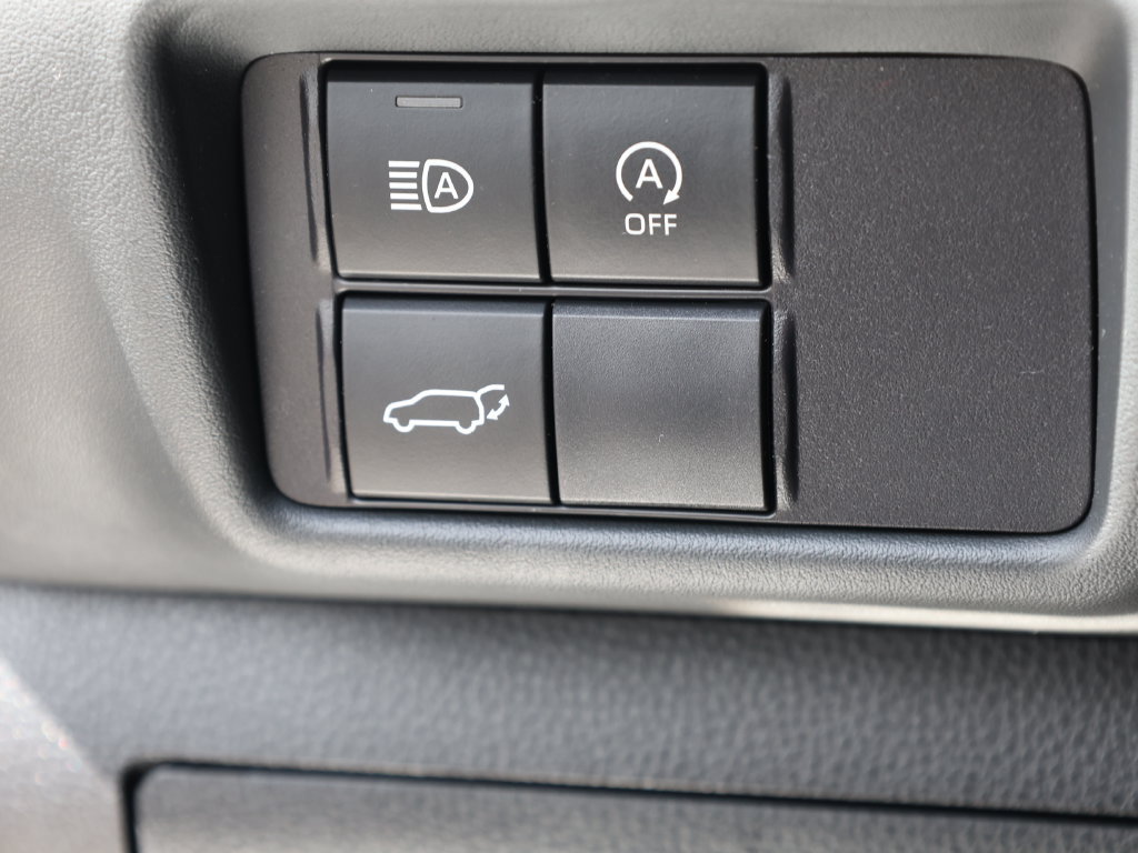 Used 2024 Toyota Highlander LE FWD image 31
