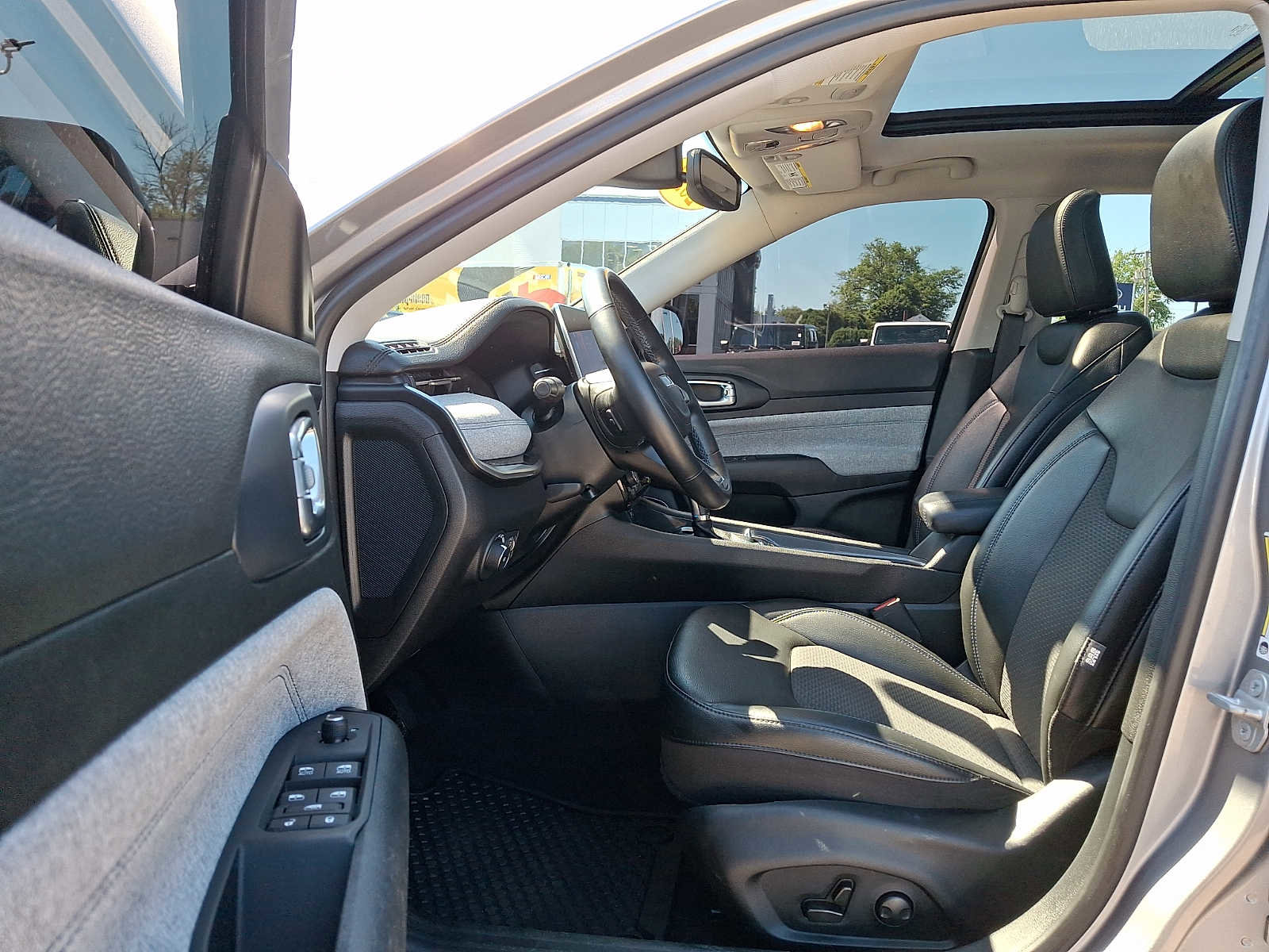 Used 2022 Jeep Compass Latitude AWD/4WD image 14