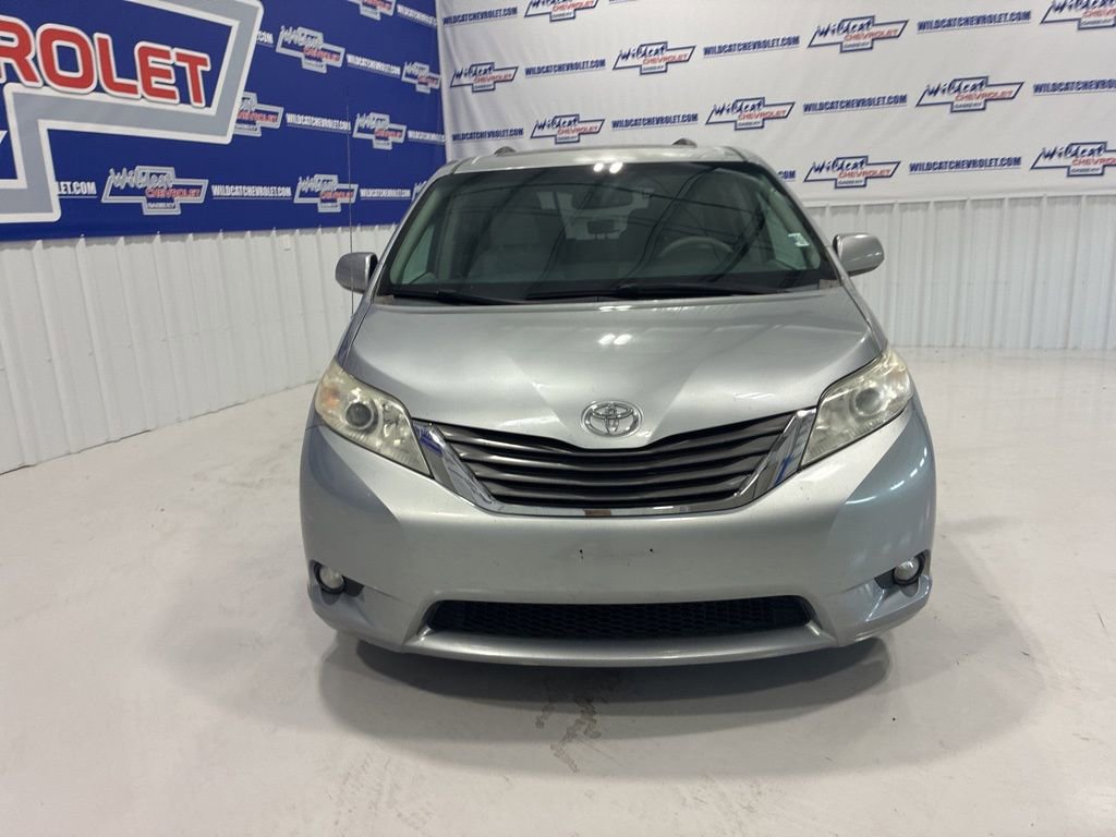 Used 2011 Toyota Sienna XLE image 9