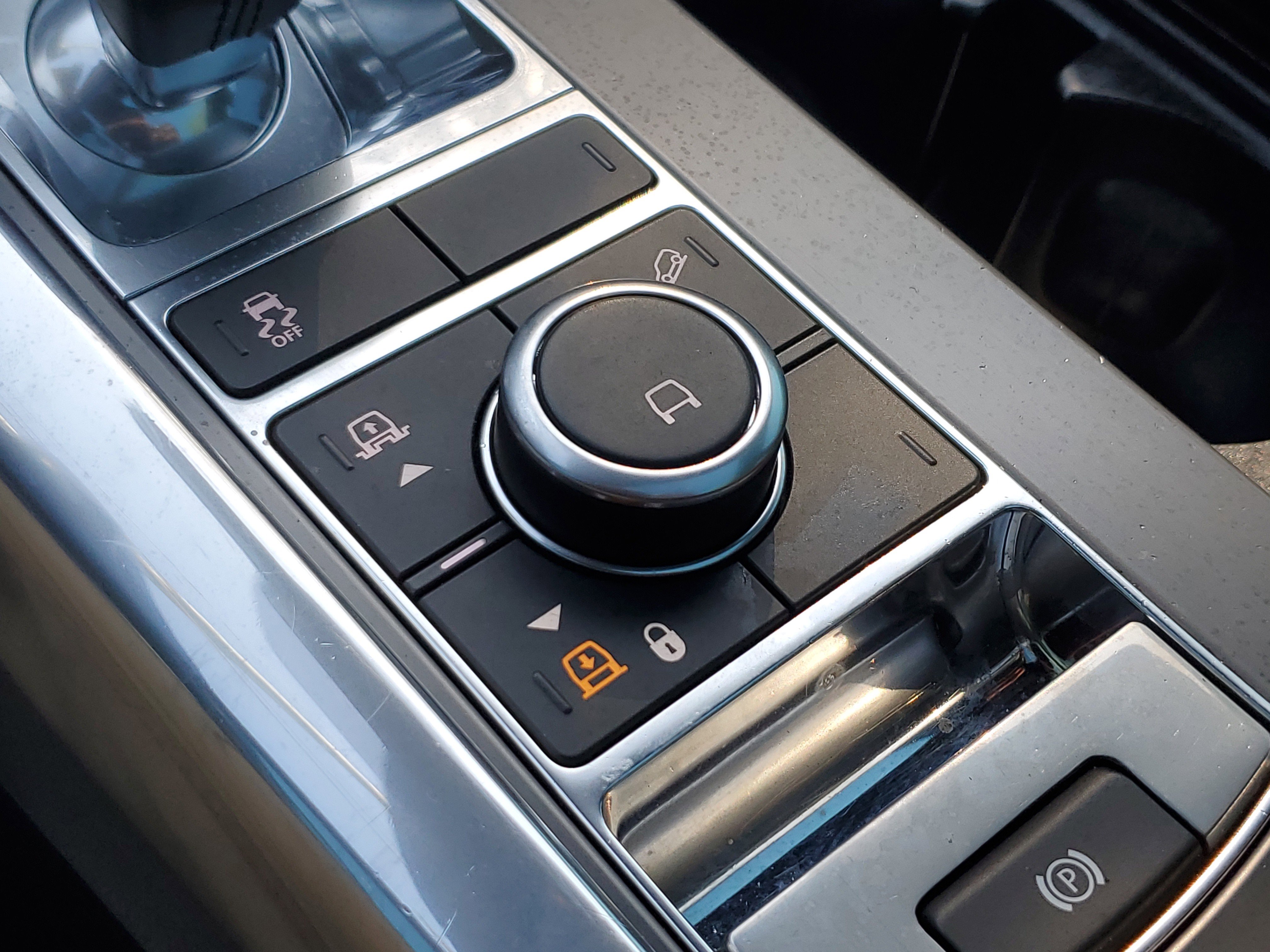 Used 2018 Land Rover Range Rover Sport SE image 37