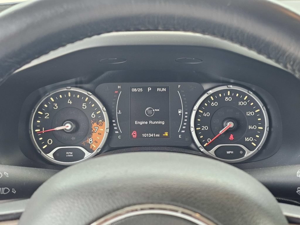 Used 2017 Jeep Renegade Latitude FWD image 29