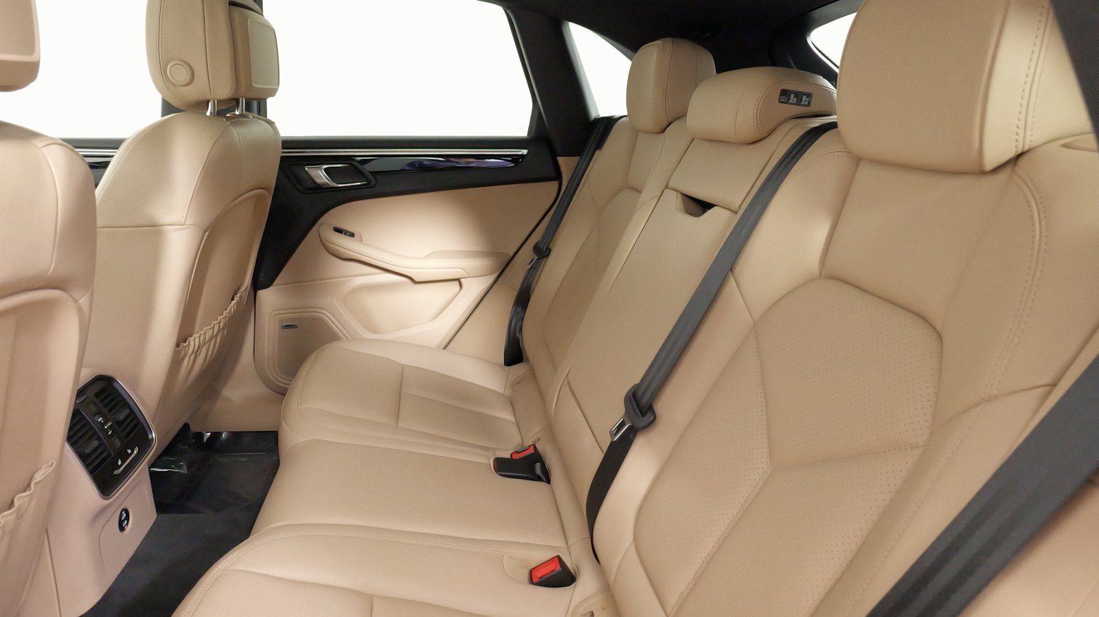 Used 2025 Porsche Macan image 44