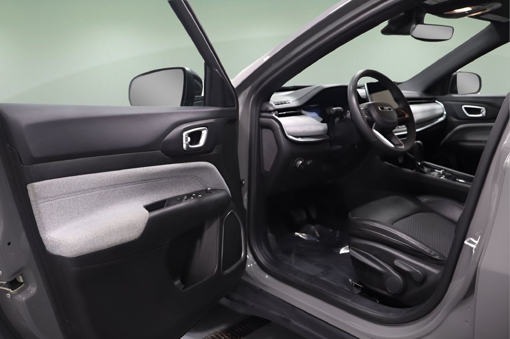Used 2024 Jeep Compass Latitude AWD/4WD image 13