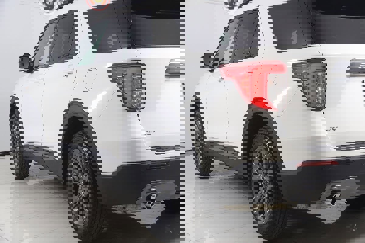 Used 2023 Ford Explorer XLT w/ Equipment Group 202A image 24