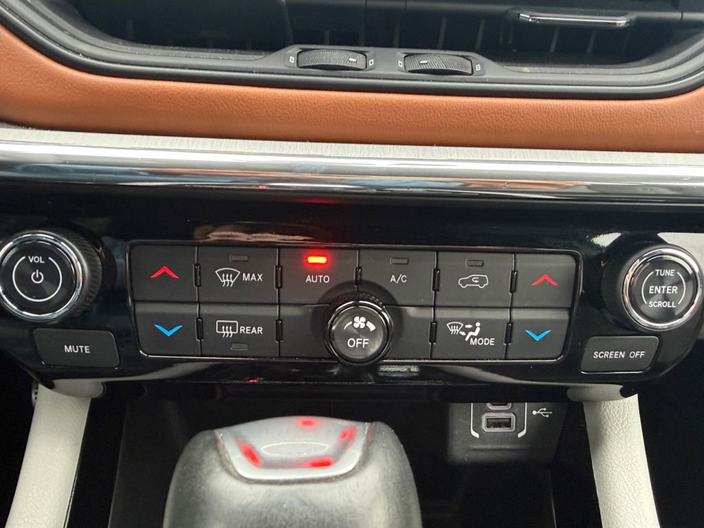 Used 2024 Jeep Compass Limited image 29