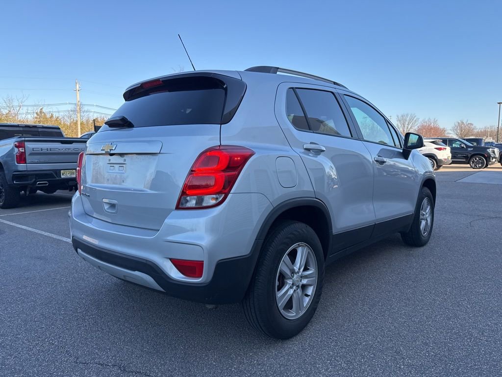 Used 2022 Chevrolet Trax LT w/ LT Convenience Package image 10