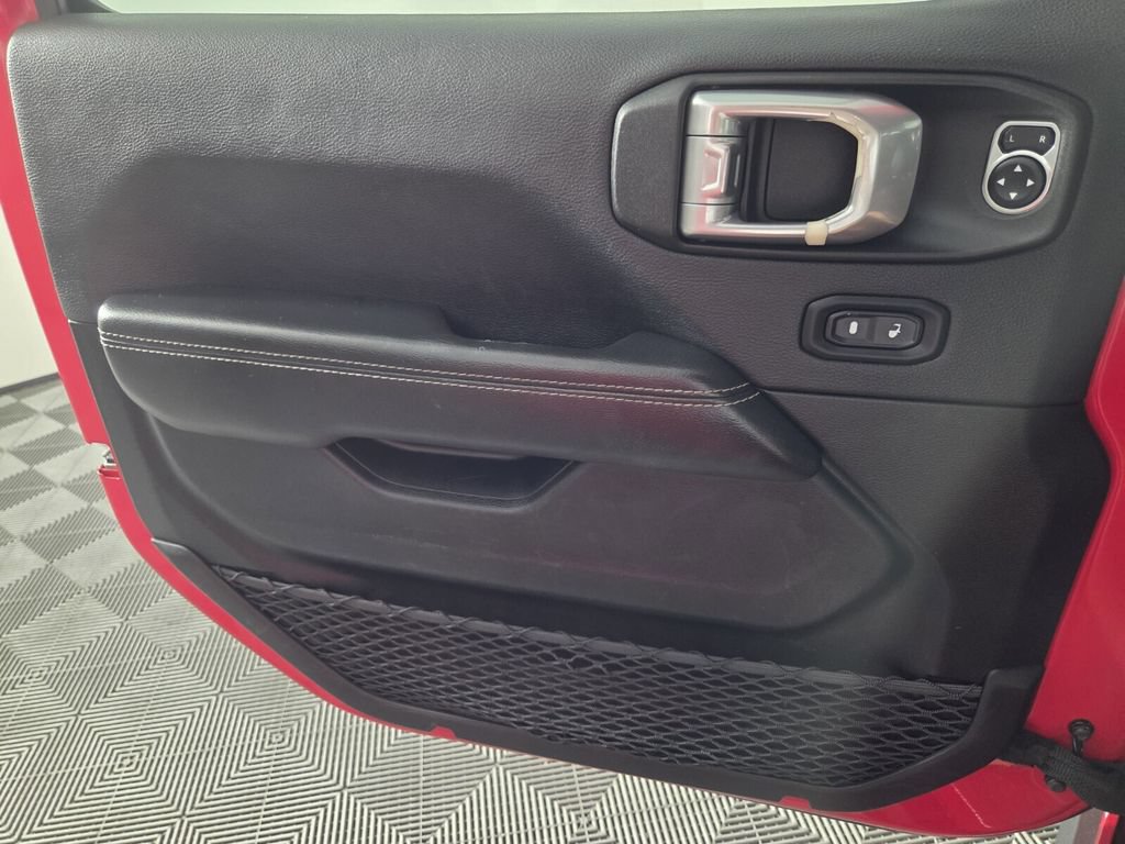Used 2021 Jeep Wrangler Unlimited Sahara AWD/4WD image 21