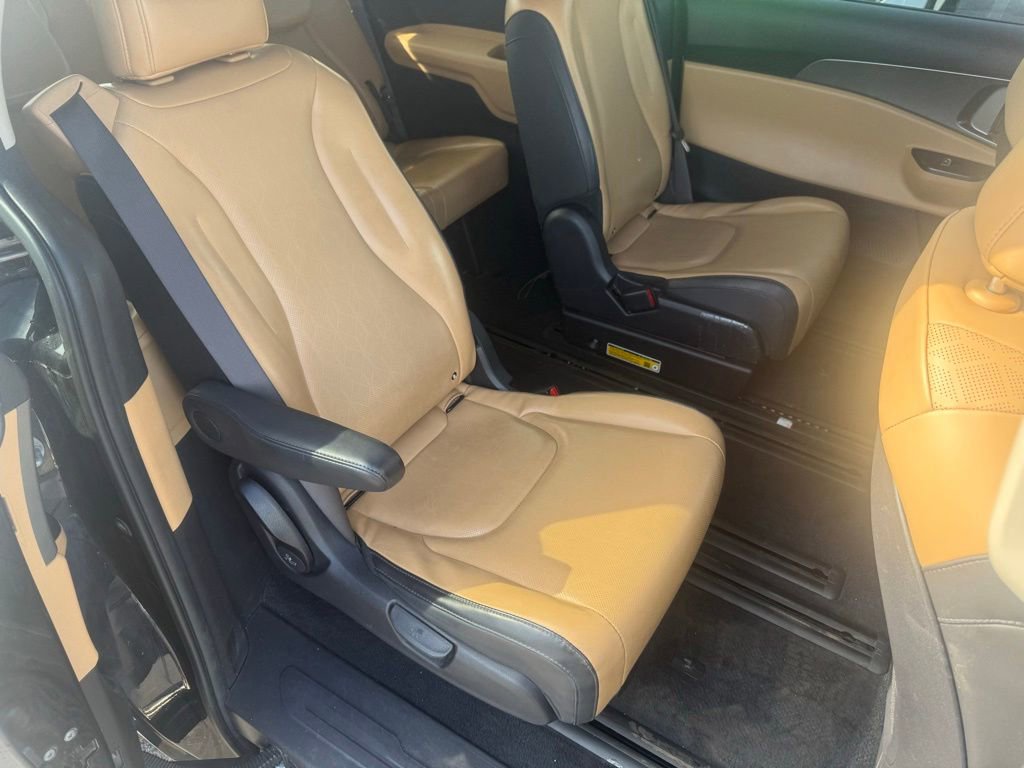 Used 2024 Kia Carnival LX FWD image 46
