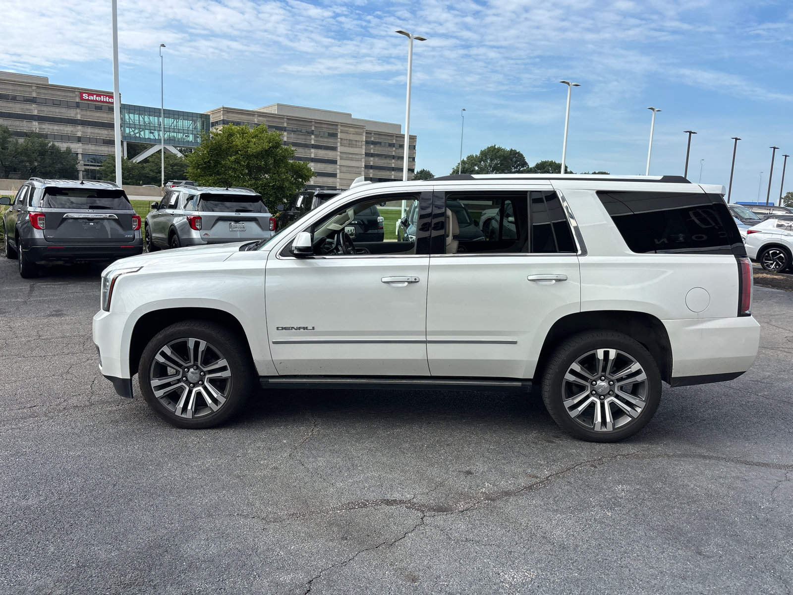 Used 2019 GMC Yukon Denali w/ Denali Ultimate Package AWD/4WD image 4