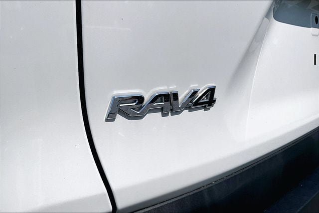 Used 2021 Toyota RAV4 XLE Premium AWD/4WD image 27