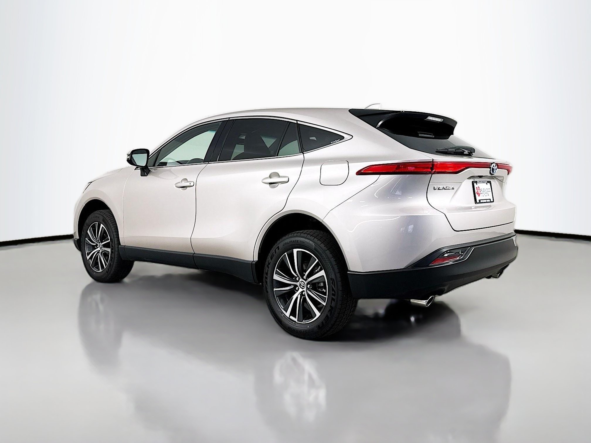 Certified 2024 Toyota Venza LE AWD/4WD image 5