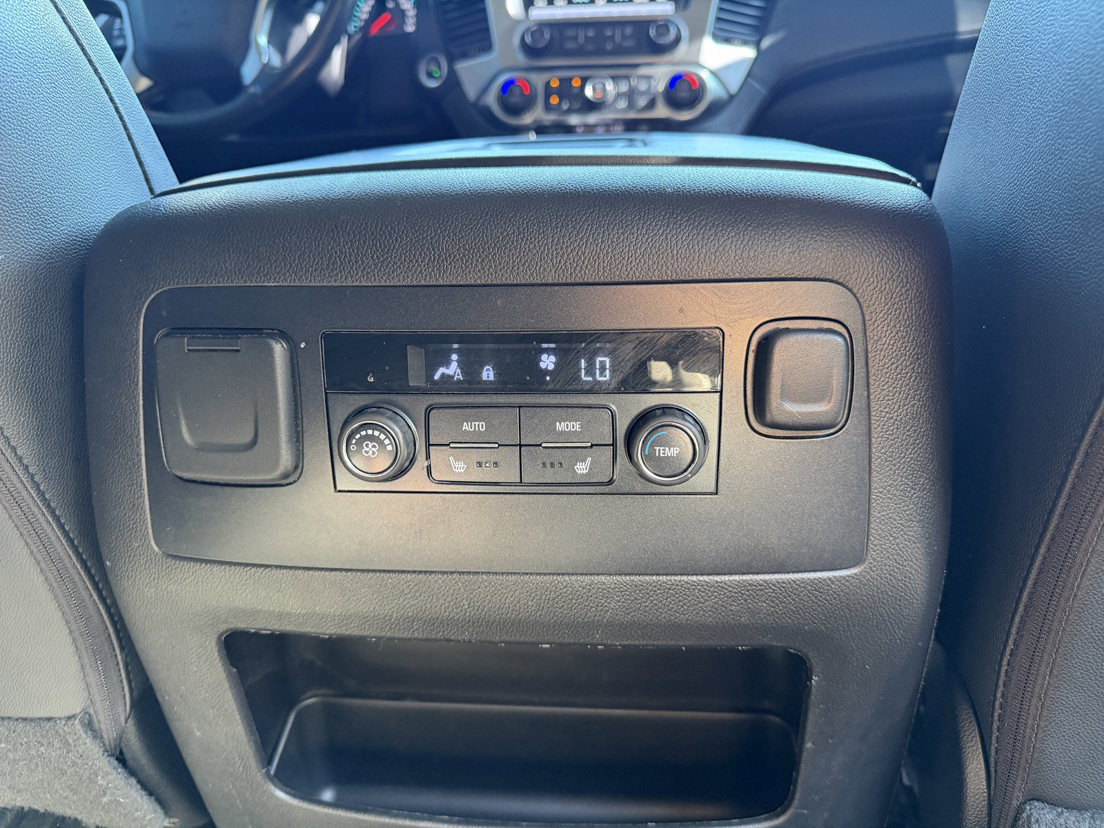 Used 2017 Chevrolet Tahoe LT w/ Luxury Package AWD/4WD image 14