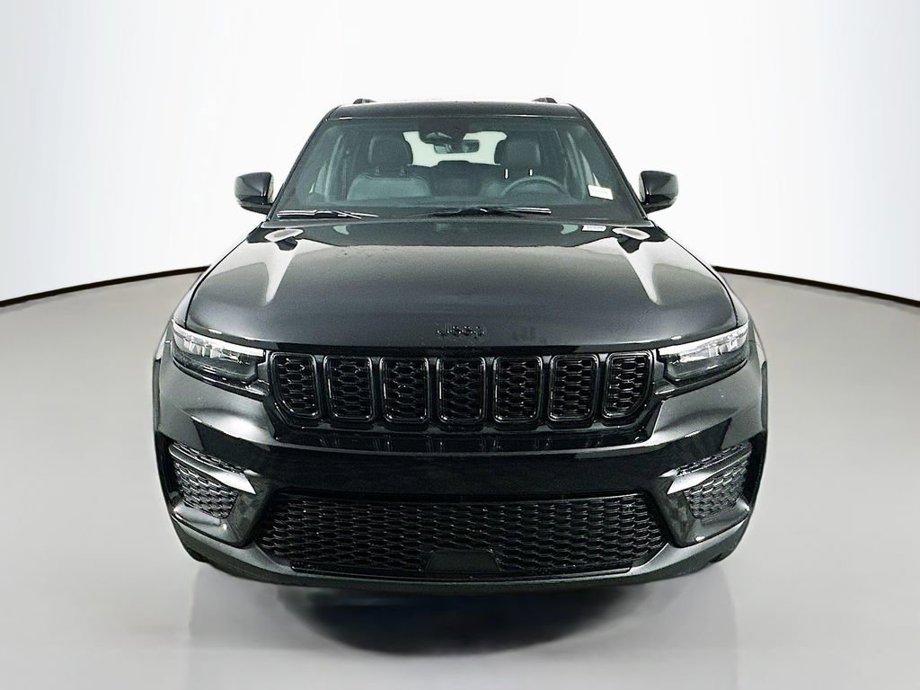 New 2025 Jeep Grand Cherokee Altitude image 2