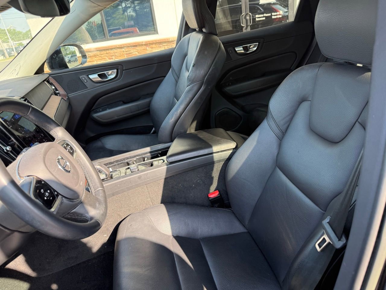 Used 2023 Volvo XC60 B5 Plus FWD image 3