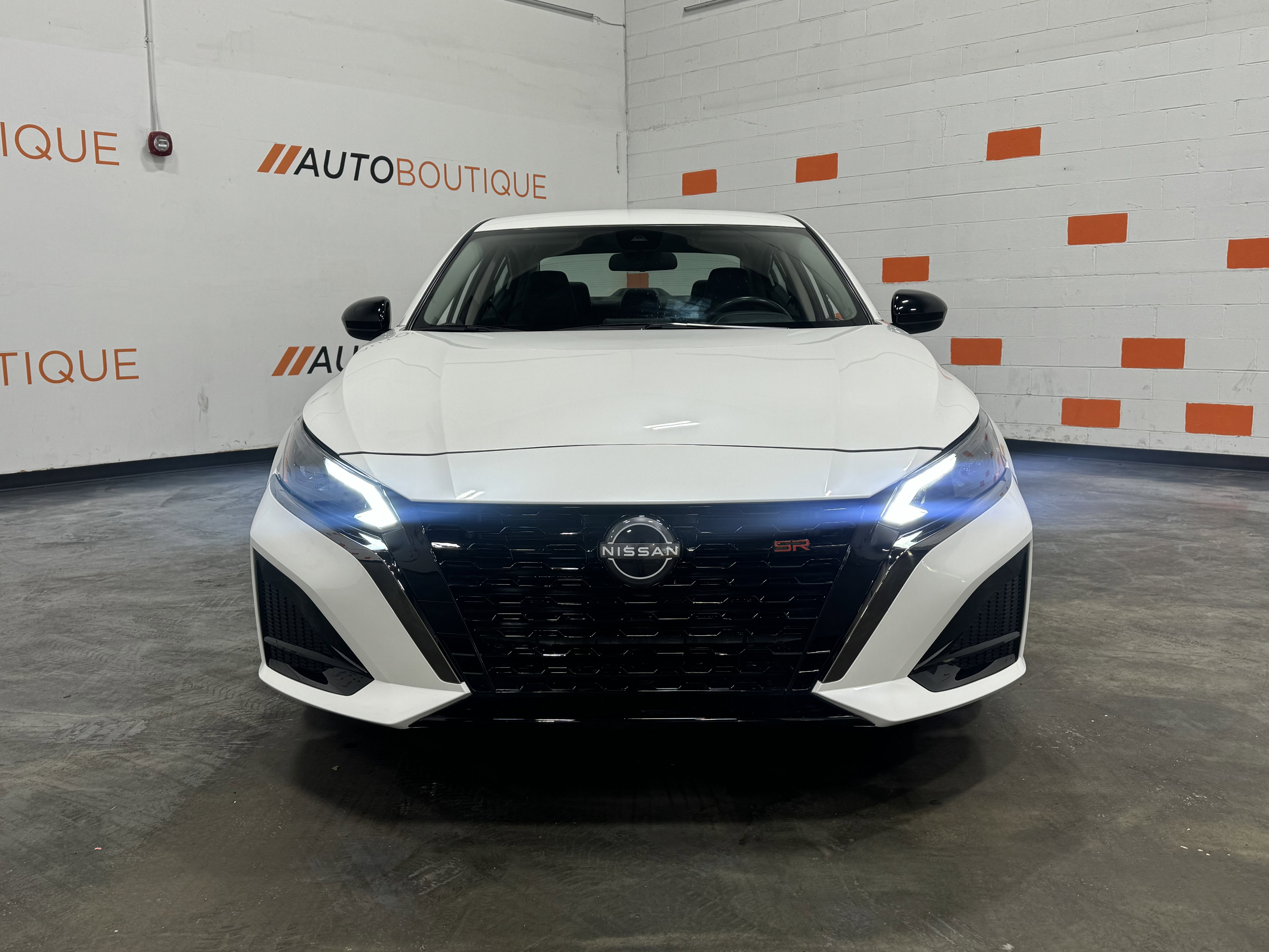 Used 2023 Nissan Altima 2.5 SR image 3