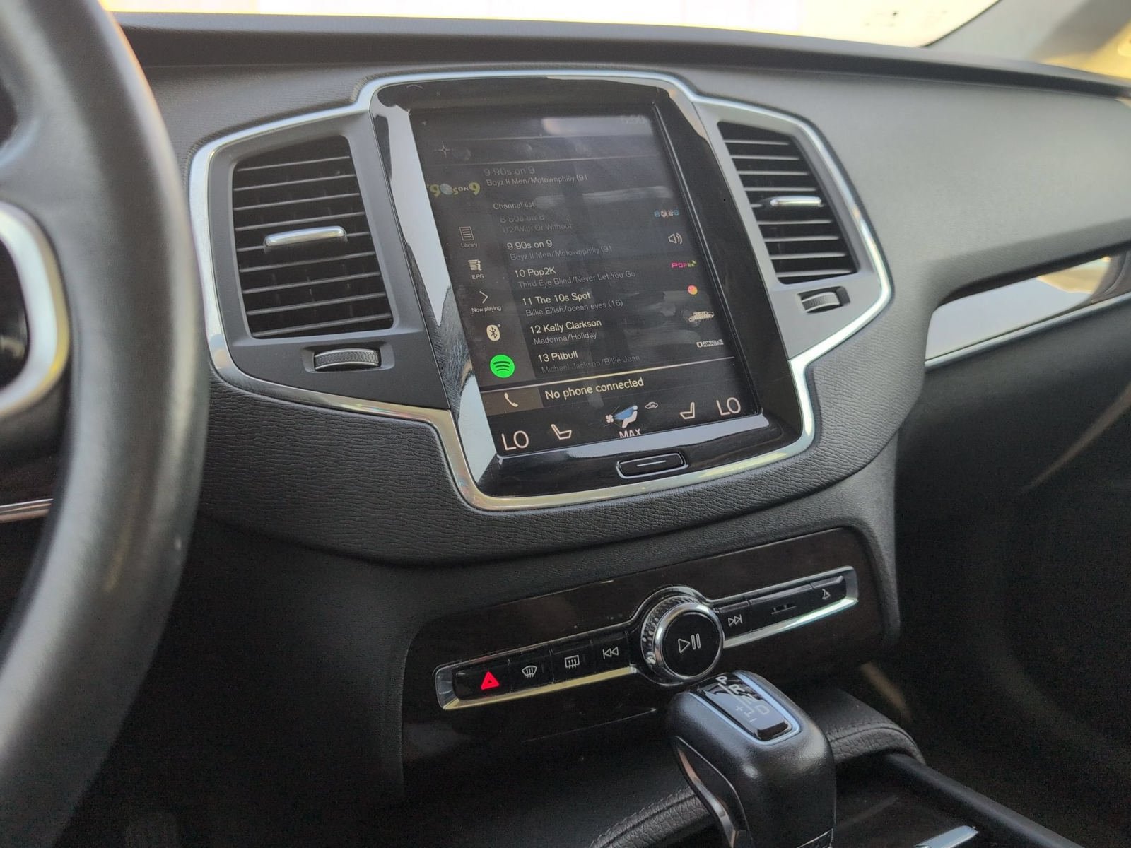 Used 2019 Volvo XC90 T6 Momentum AWD/4WD image 16