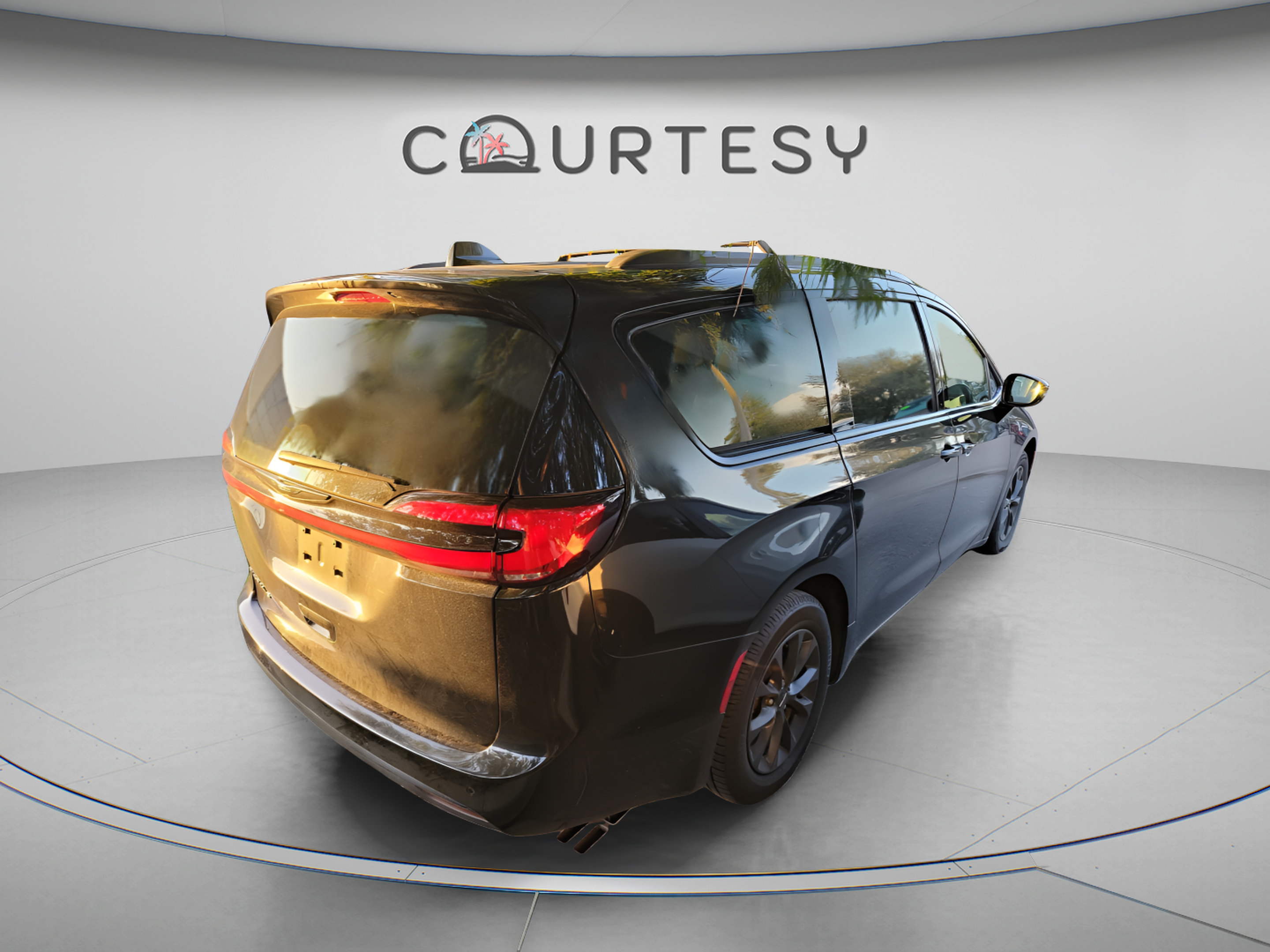 Used 2021 Chrysler Pacifica Touring-L w/ S Appearance Package FWD image 13