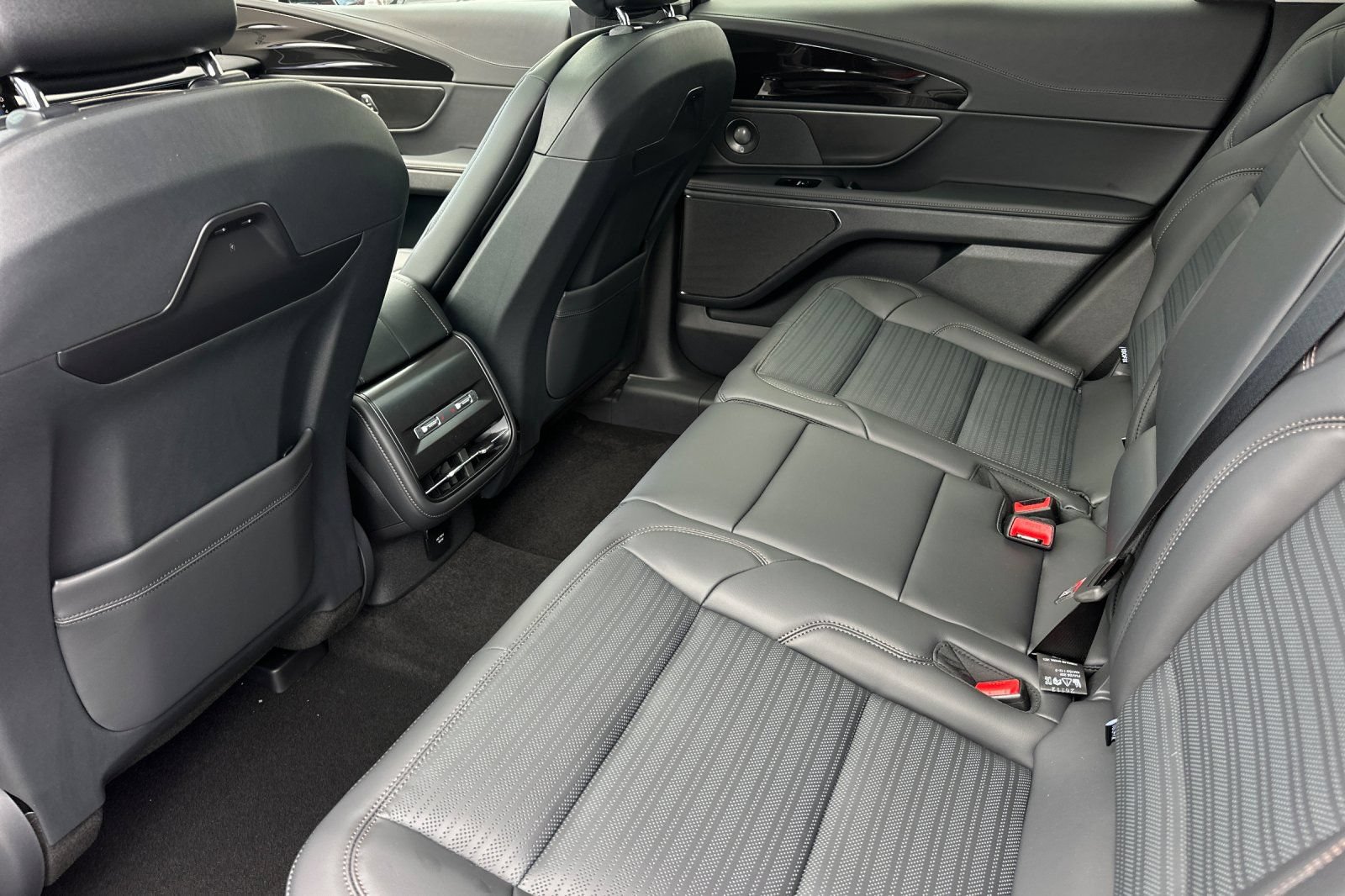 New 2026 Lincoln Nautilus Reserve w/ Jet Appearance Package AWD/4WD image 11