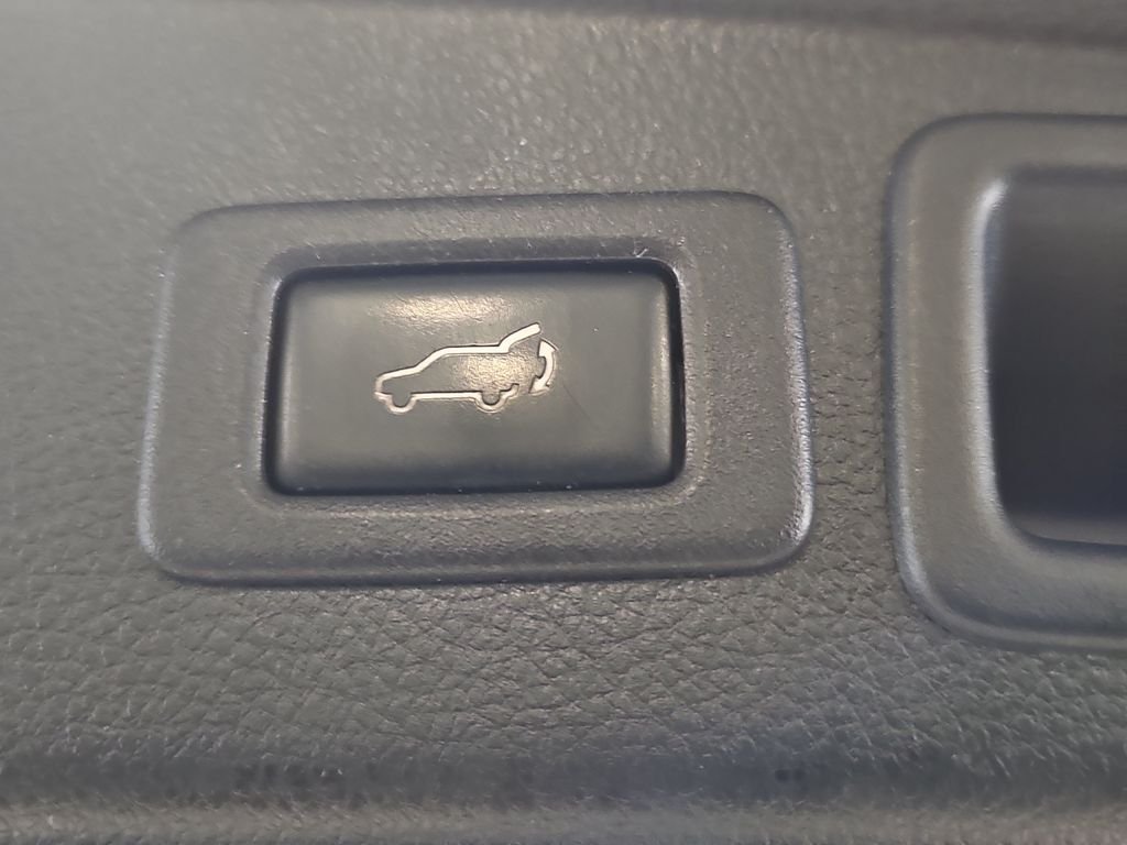 Used 2016 Subaru Forester 2.5i Touring w/ Eyesight & Navigation System AWD/4WD image 16