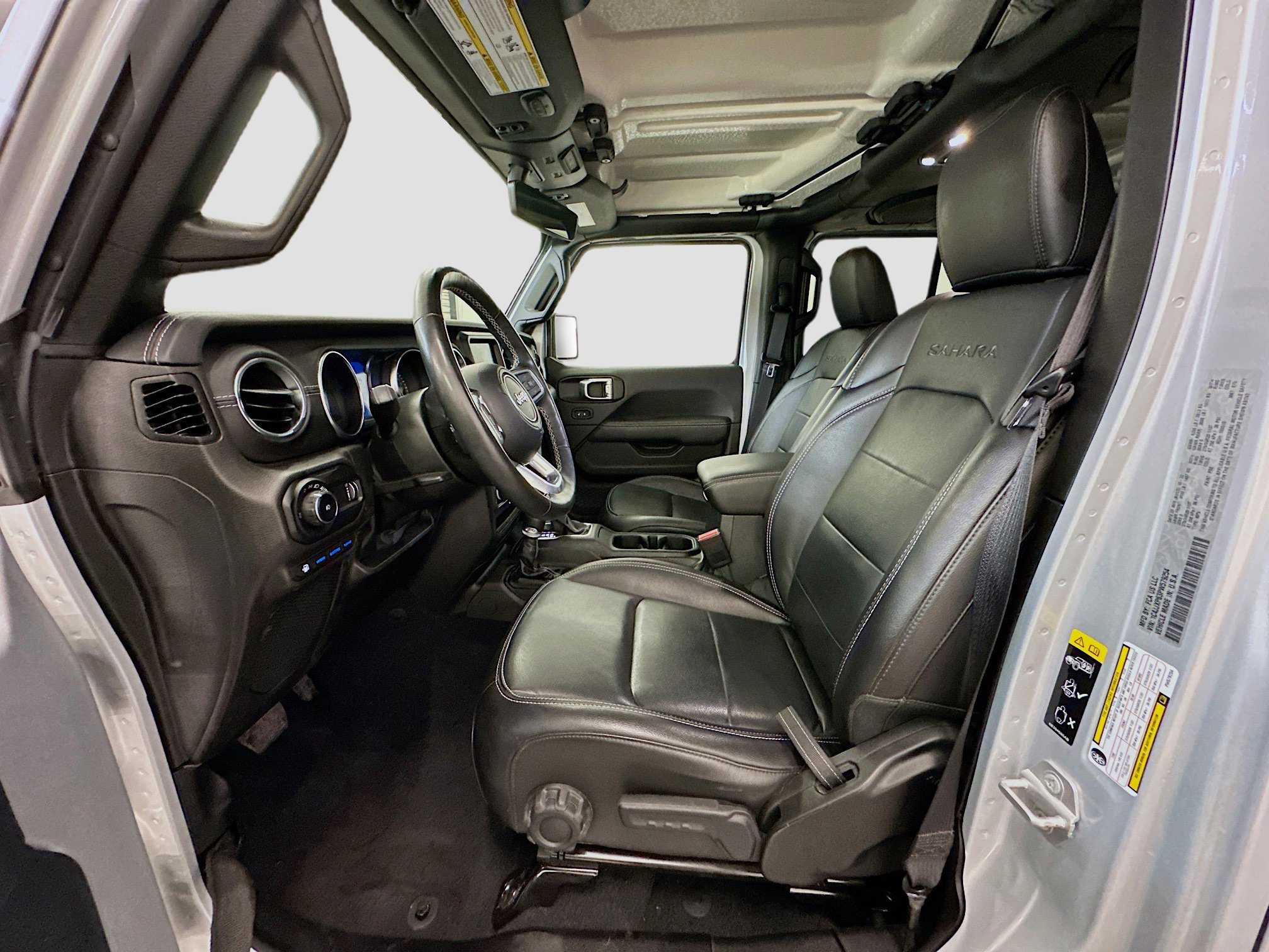 Used 2023 Jeep Wrangler Sahara w/ Cold Weather Group image 13