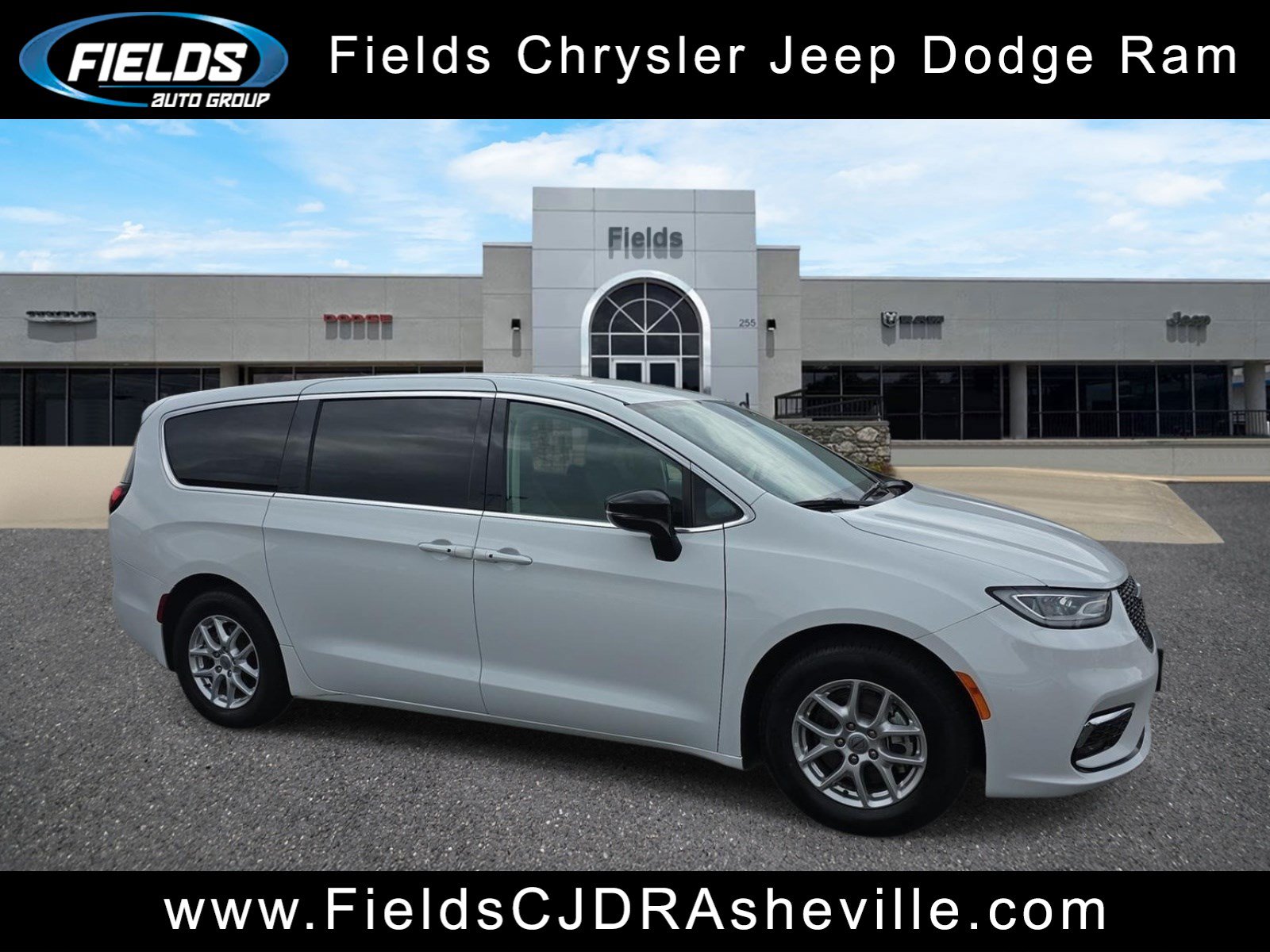 Used 2024 Chrysler Pacifica Touring-L FWD image 1