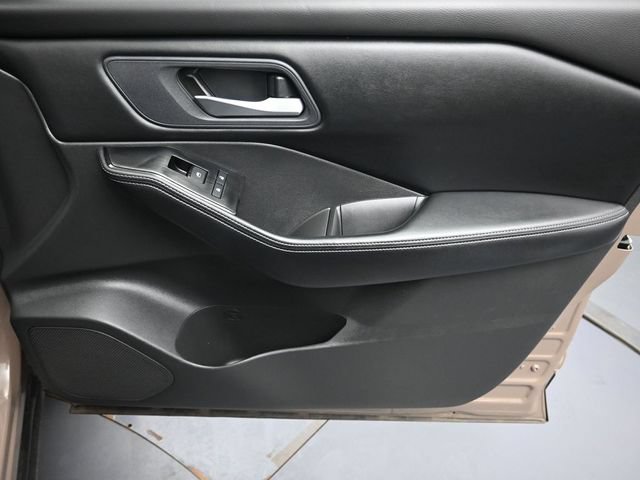 Used 2025 Nissan Rogue SV AWD/4WD image 29