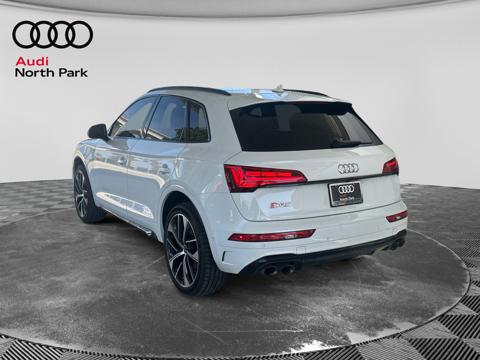 Used 2023 Audi SQ5 Prestige w/ Prestige Package AWD/4WD image 3