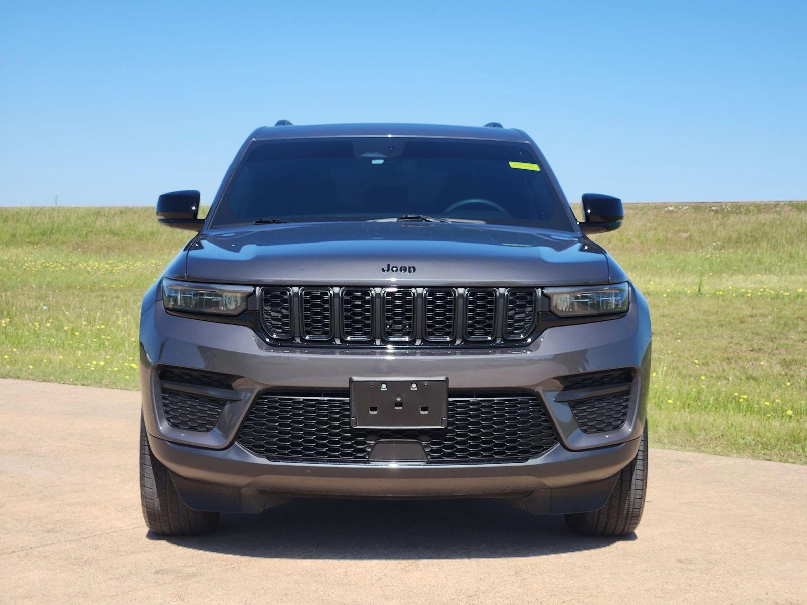 Used 2024 Jeep Grand Cherokee Altitude AWD/4WD image 6