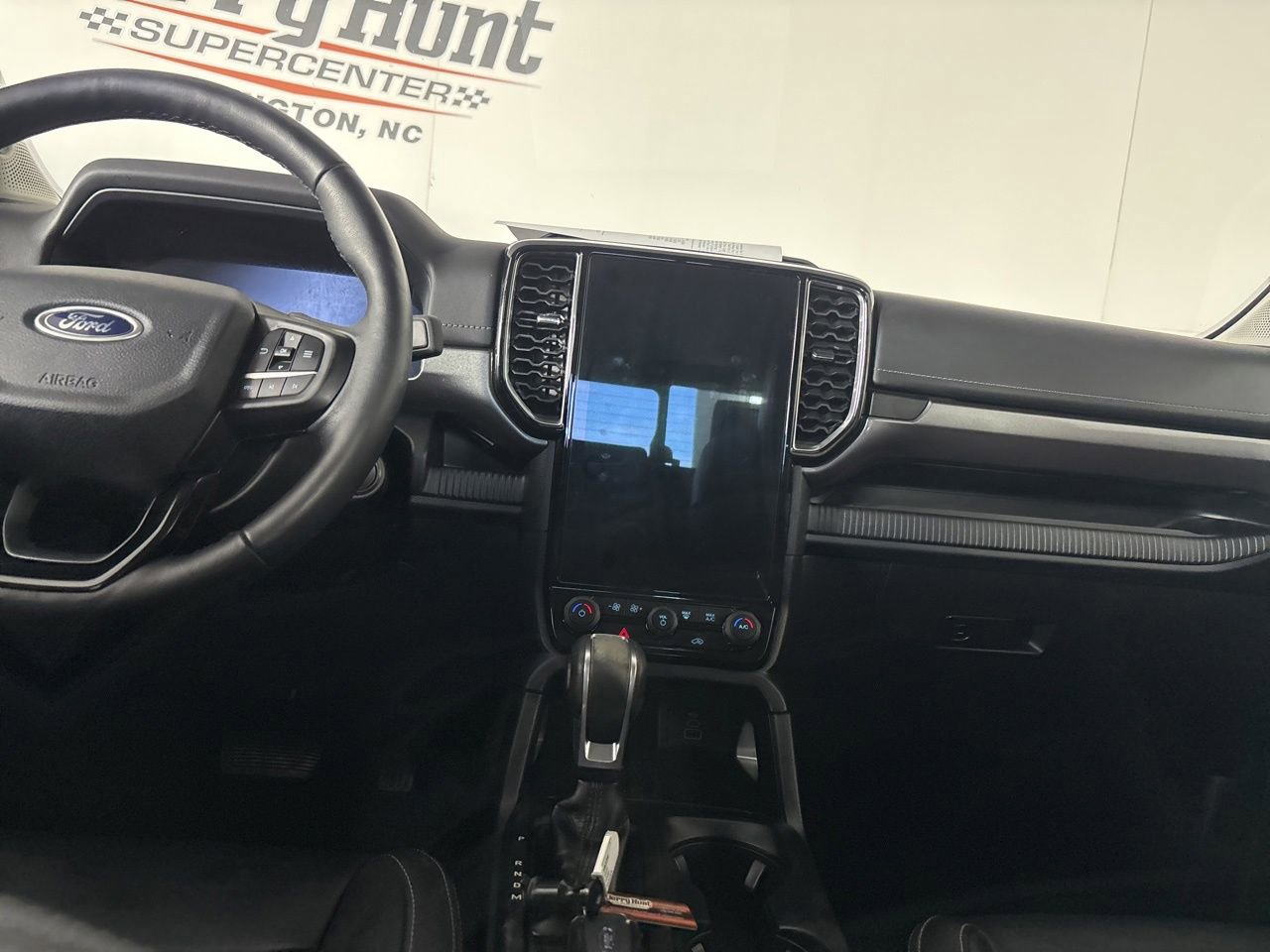 Used 2024 Ford Ranger Lariat w/ Trailer Tow Package RWD image 23