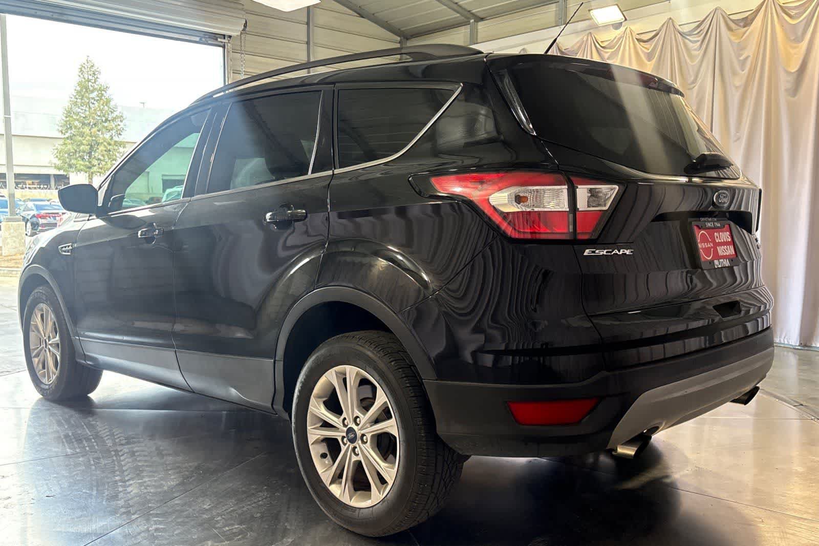 Used 2018 Ford Escape SE w/ Ford Safe & Smart Package FWD image 7