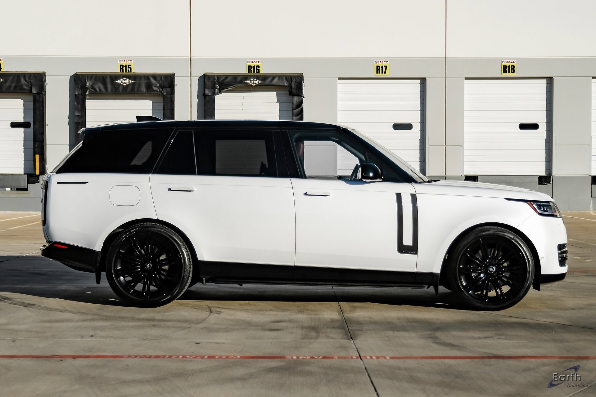 Used 2023 Land Rover Range Rover Long Wheelbase Autobiography image 16